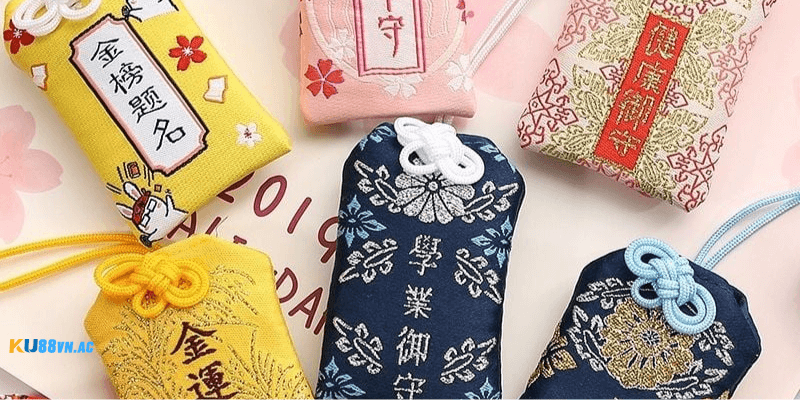 Bùa Đánh Bài Luôn Thắng: Niềm Tin Hay Chiến Lược Thực Tế? 2 Bùa đánh bài luôn thắng